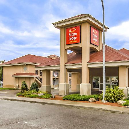 Econo Lodge Inn & Suites Lethbridge Bagian luar foto