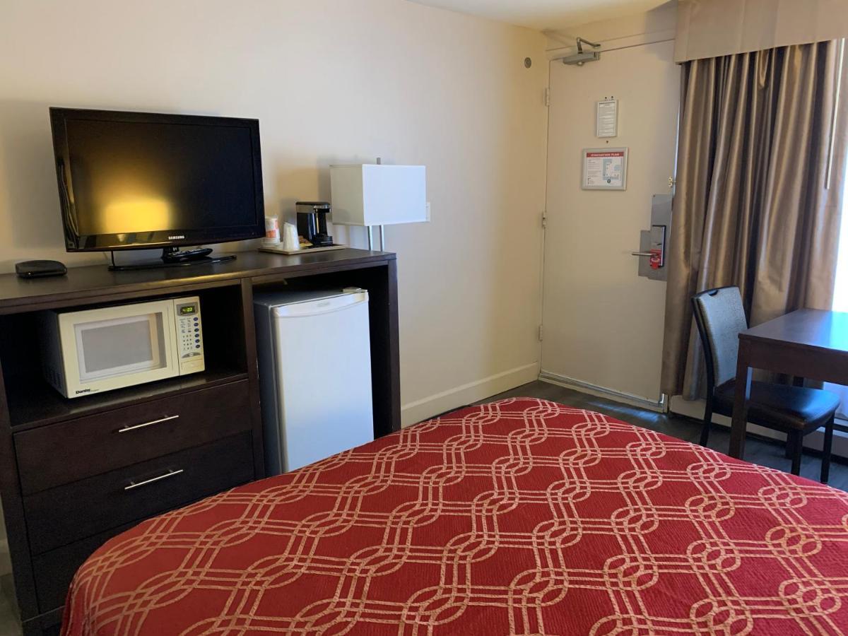 Econo Lodge Inn & Suites Lethbridge Bagian luar foto