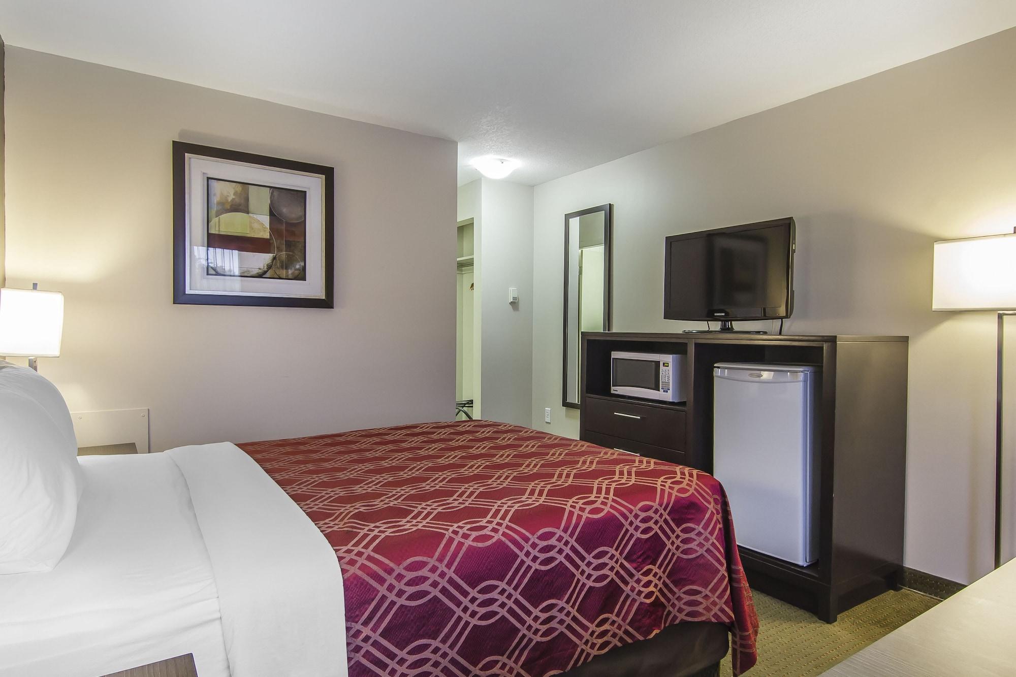 Econo Lodge Inn & Suites Lethbridge Bagian luar foto