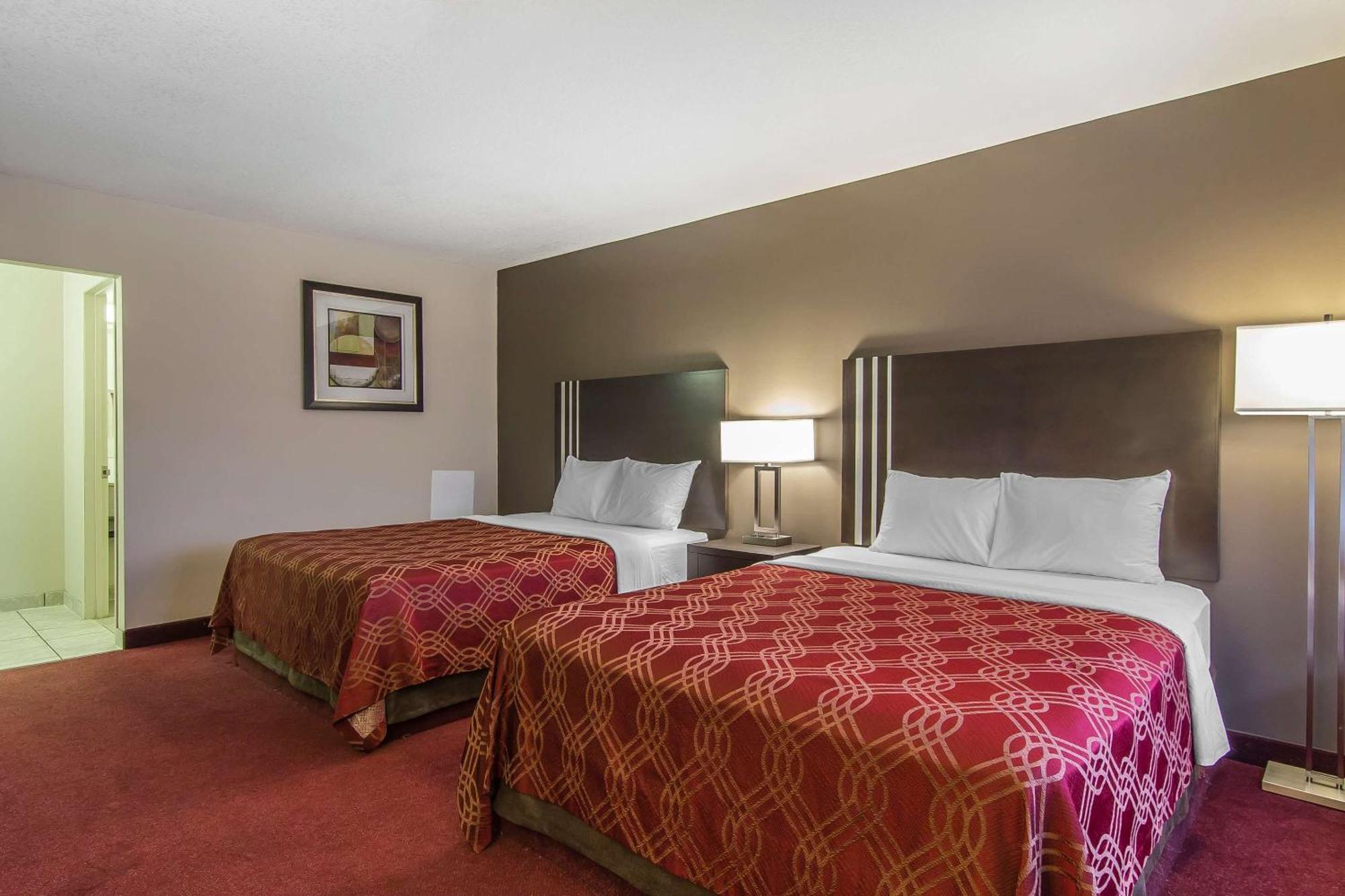 Econo Lodge Inn & Suites Lethbridge Bagian luar foto