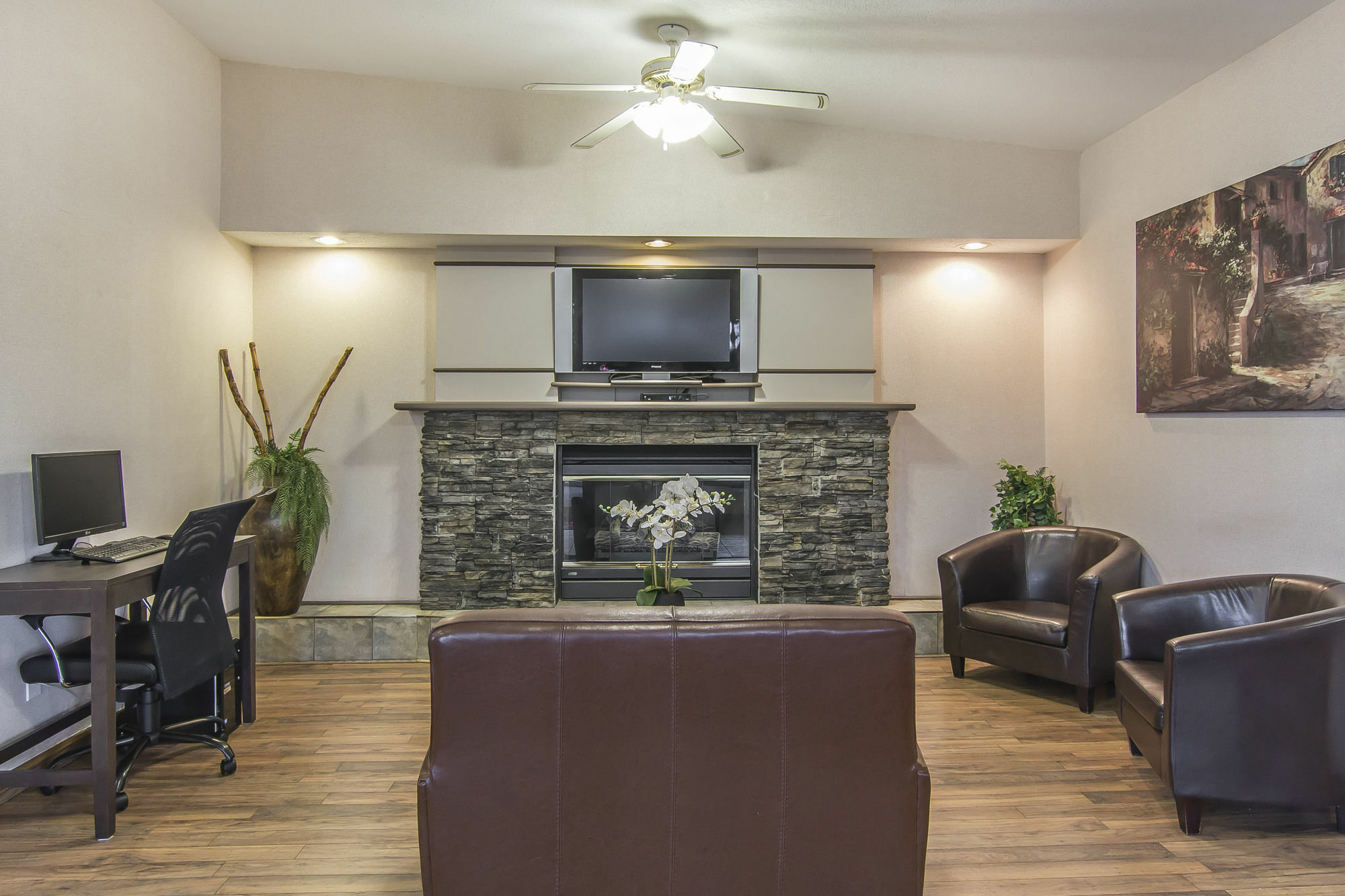 Econo Lodge Inn & Suites Lethbridge Bagian luar foto