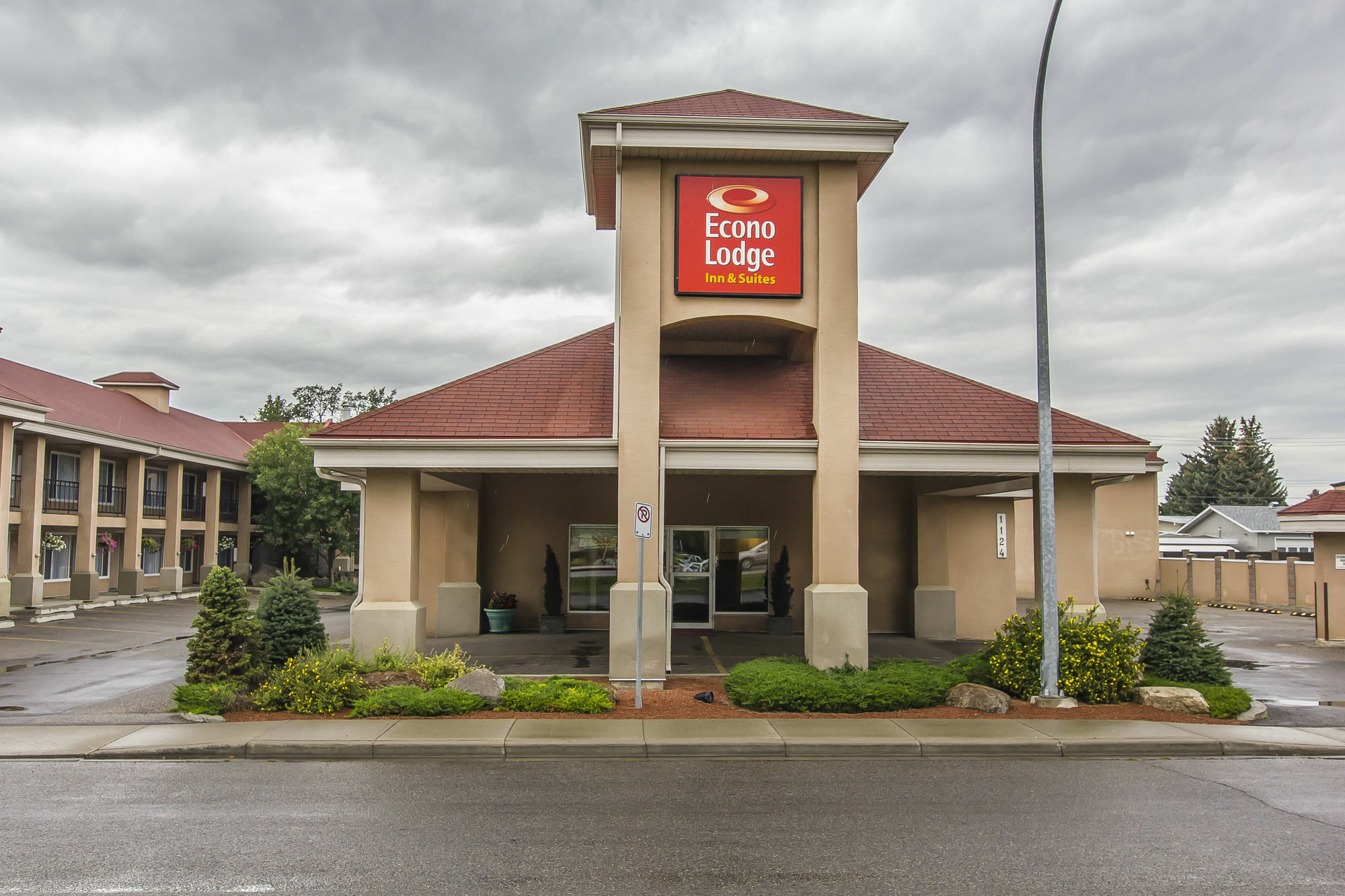Econo Lodge Inn & Suites Lethbridge Bagian luar foto
